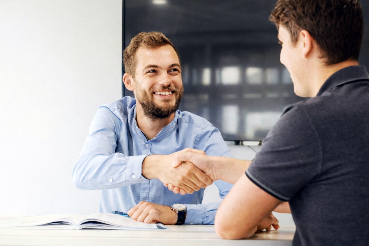 A handshake between a customer and a STASTO employee